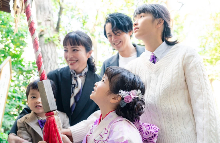七五三のお祝いは大切な思い出。全国宅配でクリーニング！